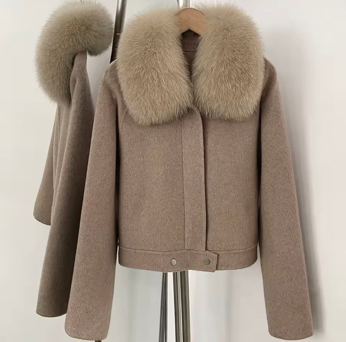 Women 100% wool jacket with fox fur collar