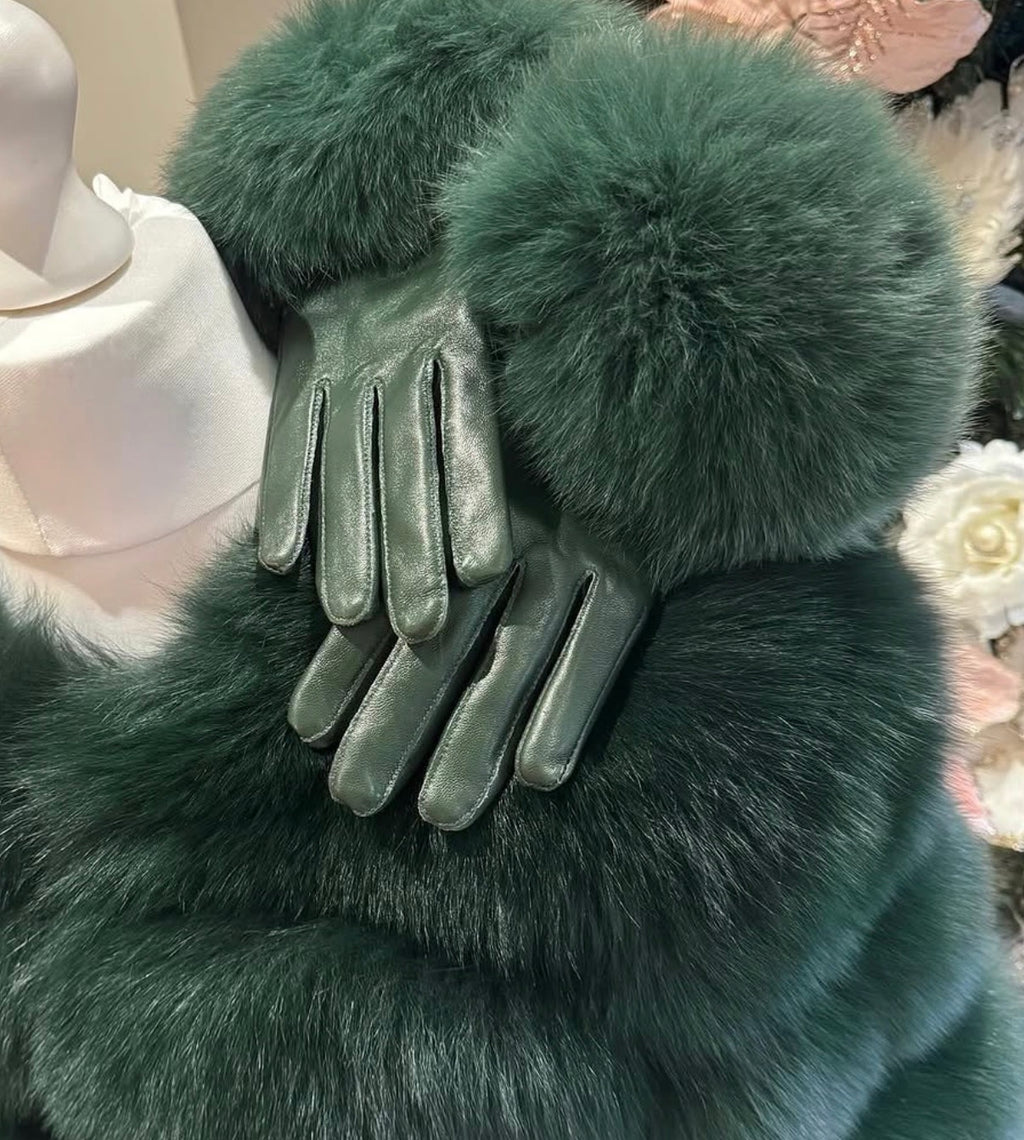 Leather gloves with fox fur