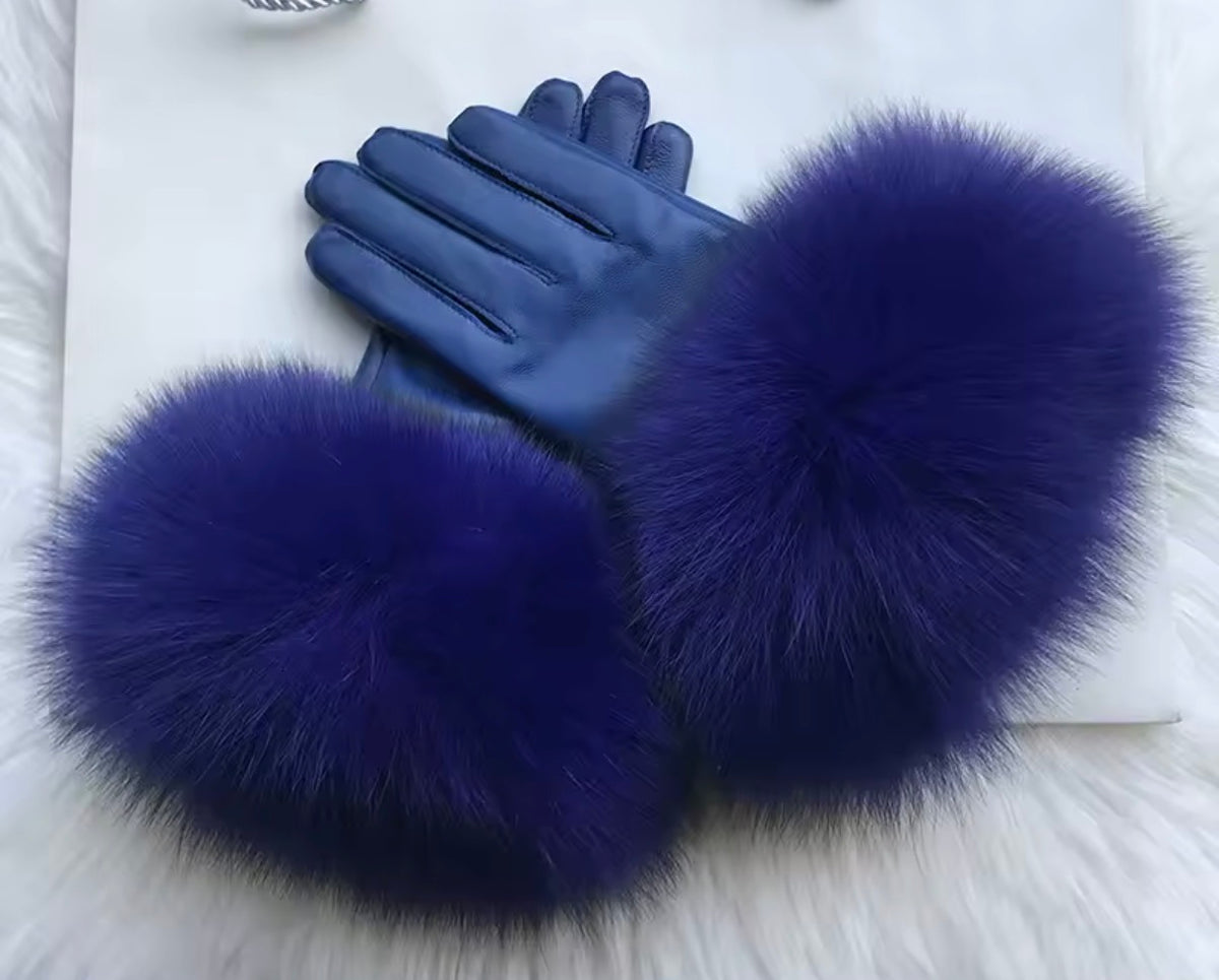 Leather gloves with fox fur
