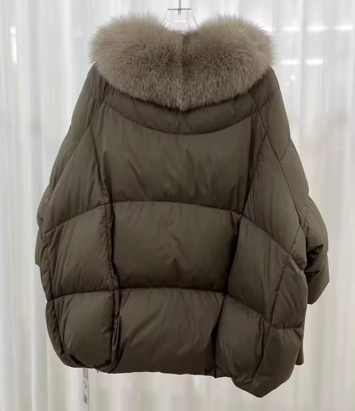 Goose down jacket with fox fur collar